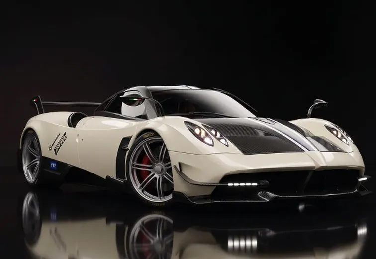 Pagani Huayra Roadster bianca con dettagli in fibra di carbonio vista di tre quarti