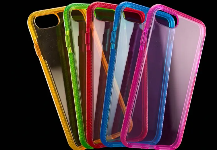 Cover trasparenti per smartphone con bordi gialli, verdi, rossi, blu e rosa